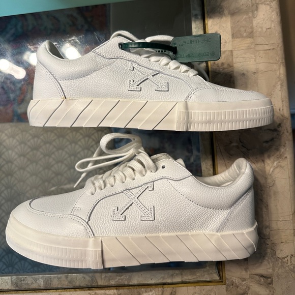 *SOLD* NEW Authentic Off-White Low Vulcanized Leather Sneakers - Picture 5 of 9